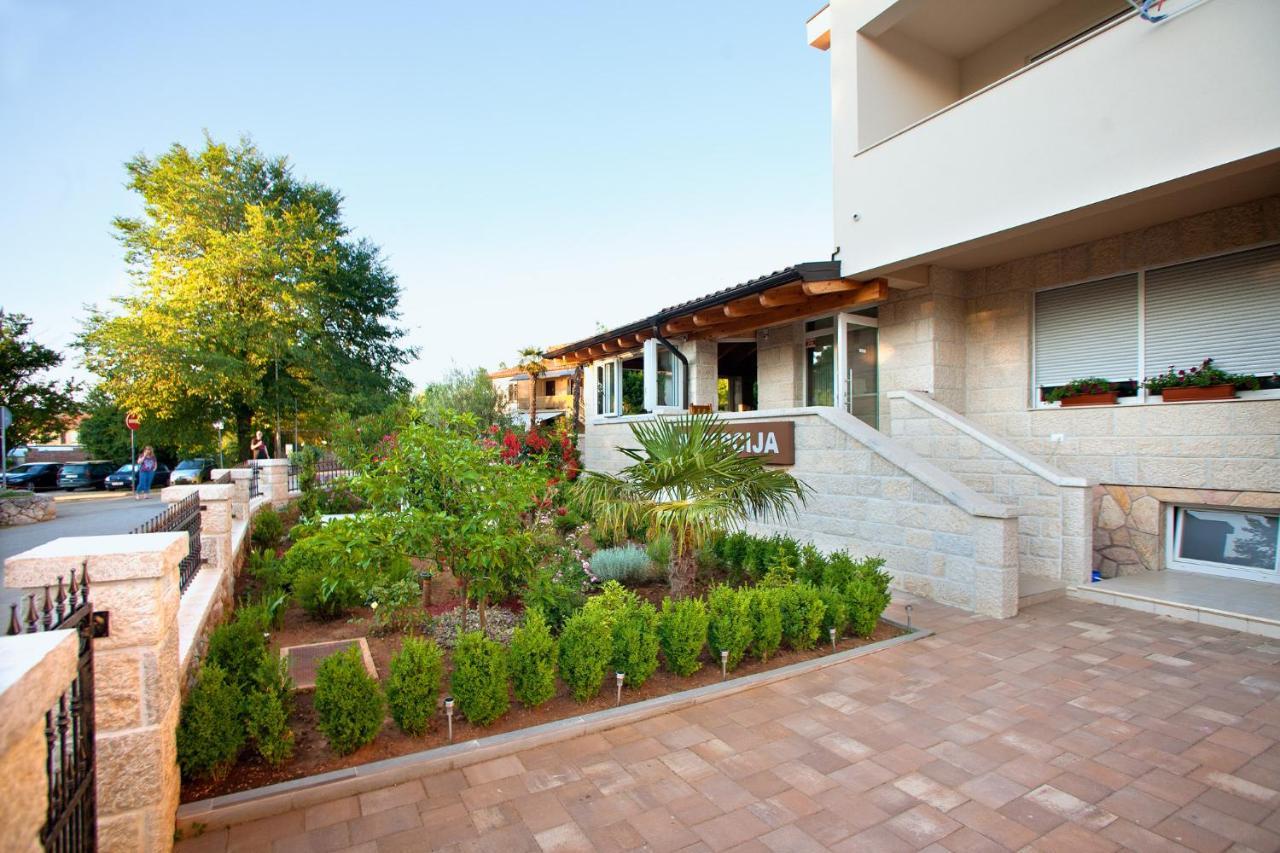 Apartments Maslina II Njivice Εξωτερικό φωτογραφία