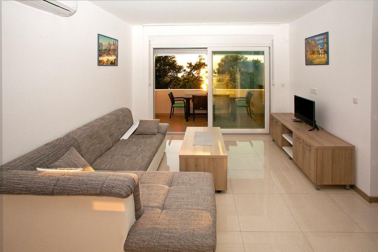 Apartments Maslina II Njivice Εξωτερικό φωτογραφία