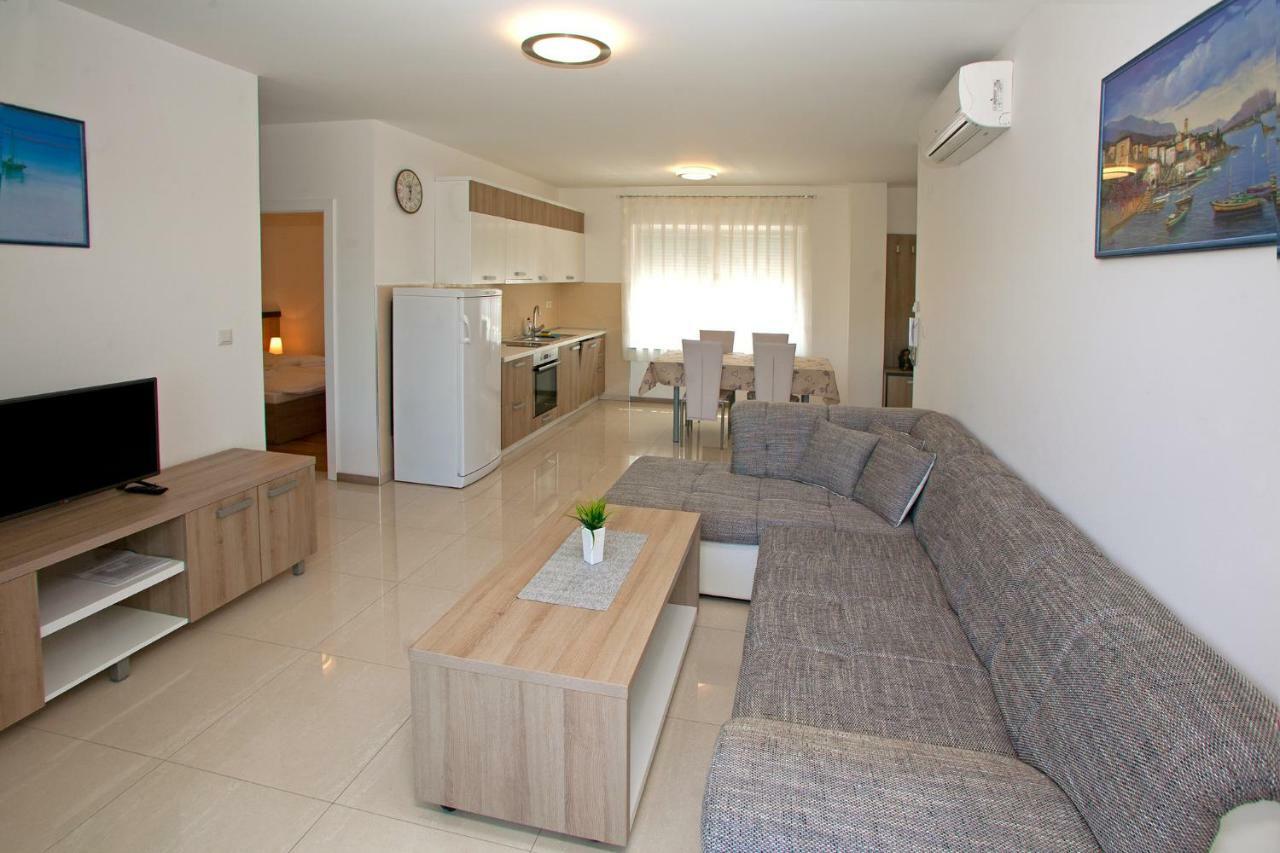 Apartments Maslina II Njivice Εξωτερικό φωτογραφία