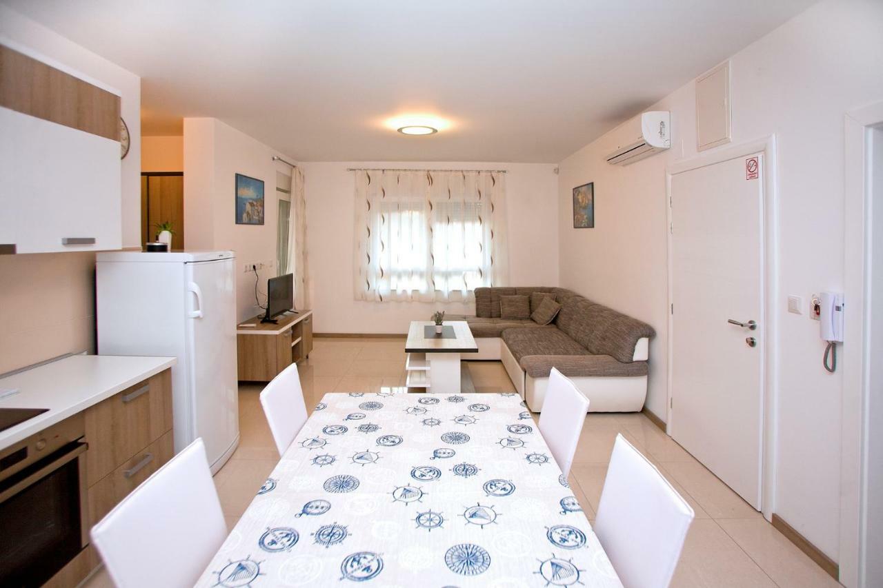 Apartments Maslina II Njivice Εξωτερικό φωτογραφία